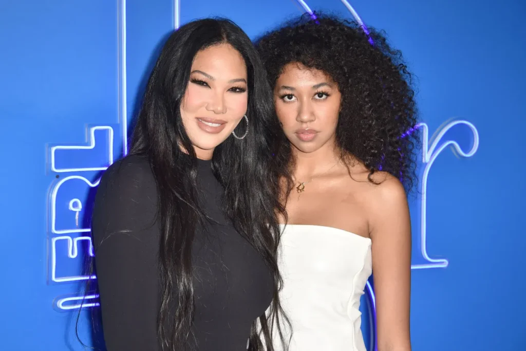 Aoki Lee Simmons Height, Age, Boyfriend, Net Worth & Full Biography